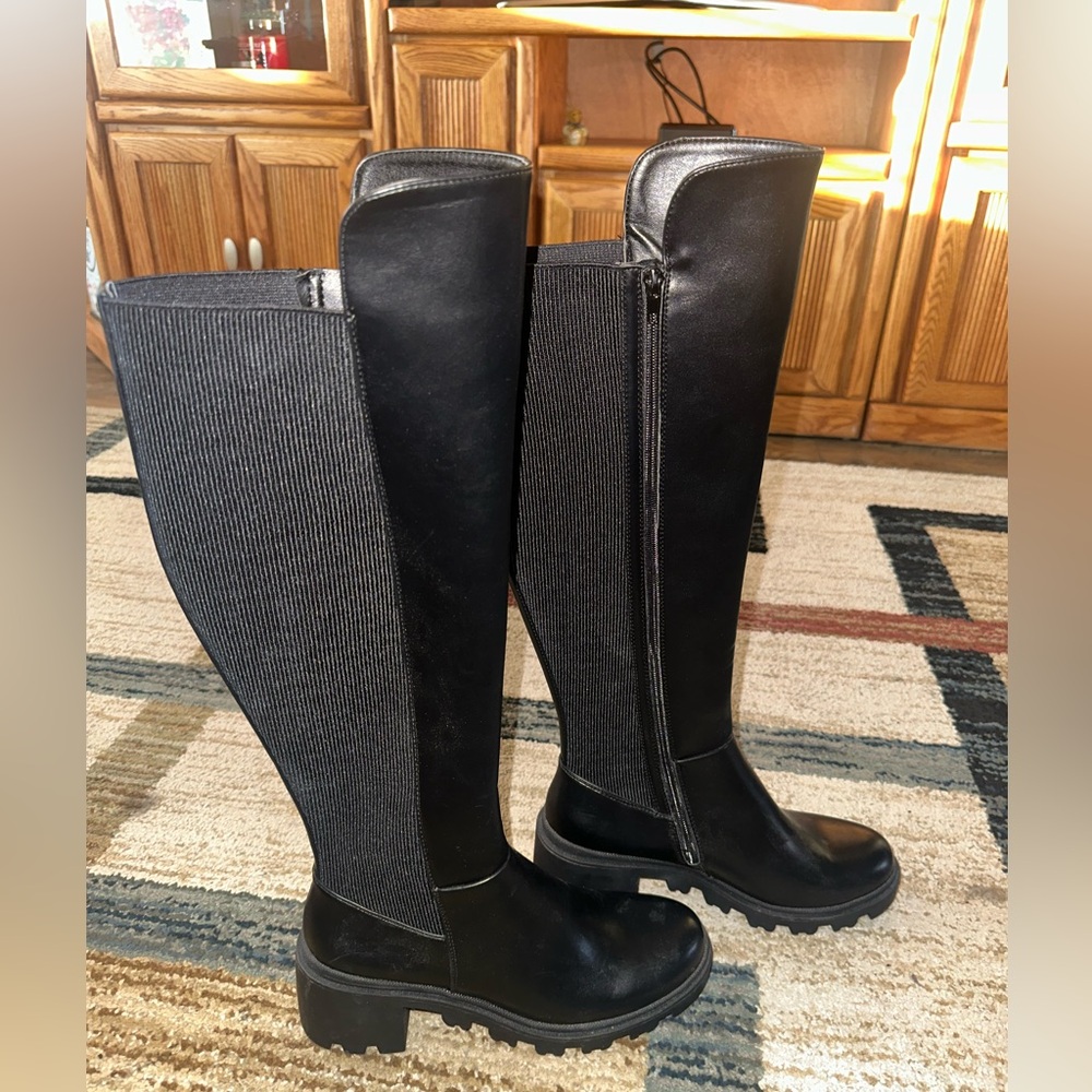 Black Knee-High Boots with Chunky Heel - Picture 6 of 9